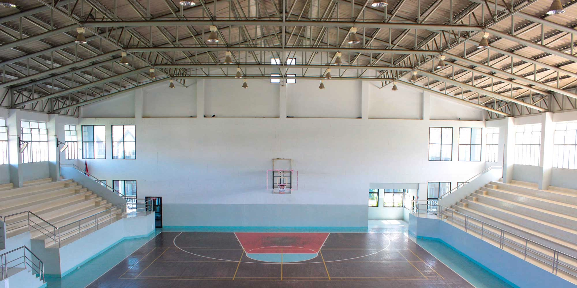 Iluminación para deportes de interior